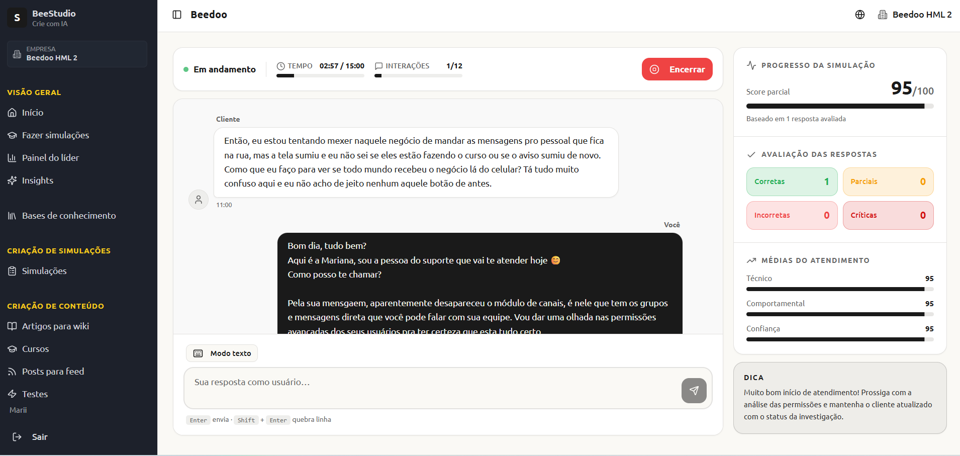 BeeStudio · Simule & Avalie — Simulação em andamento · score parcial e avaliação das respostas em tempo real